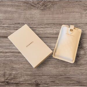 CHANEL COCO CRUSH VIP GWP Novelty Smartphone Crossbody Pouch White Card Pocket